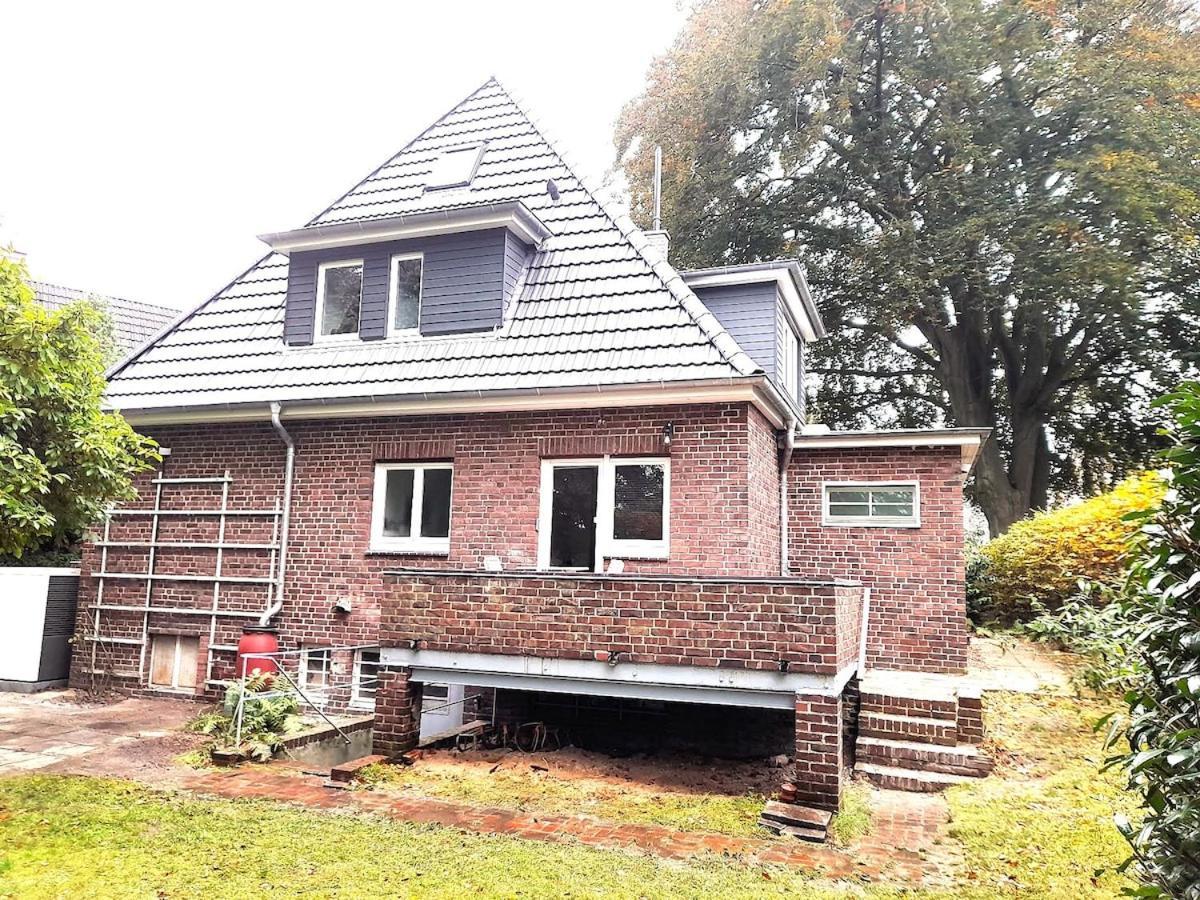 Apartment Private Cozy W Own Entrance, Spacious Bathroom, On-site Parking