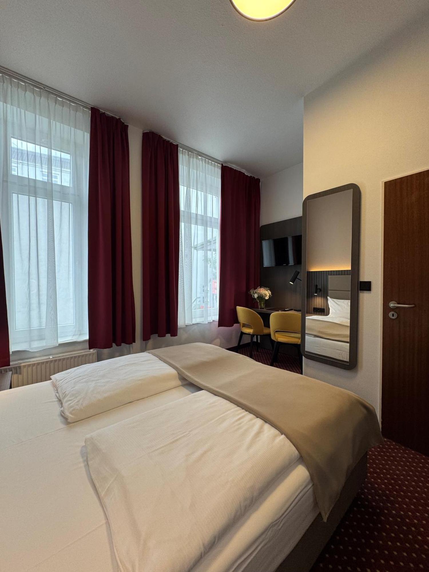 Lumen Am Hauptbahnhof 3*