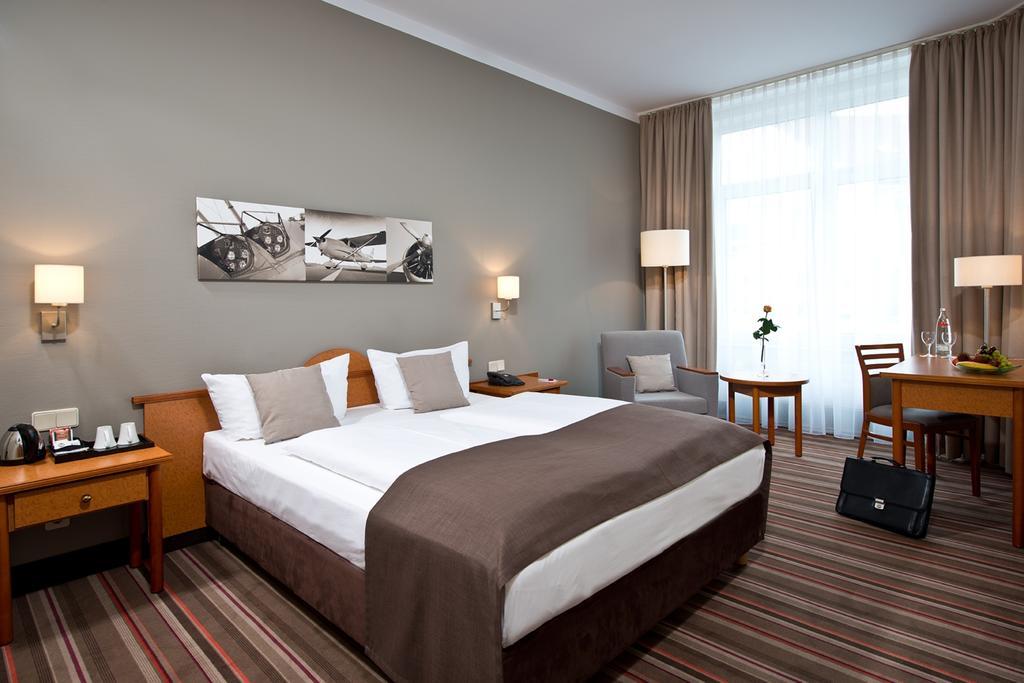 Hotel Leonardo Airport