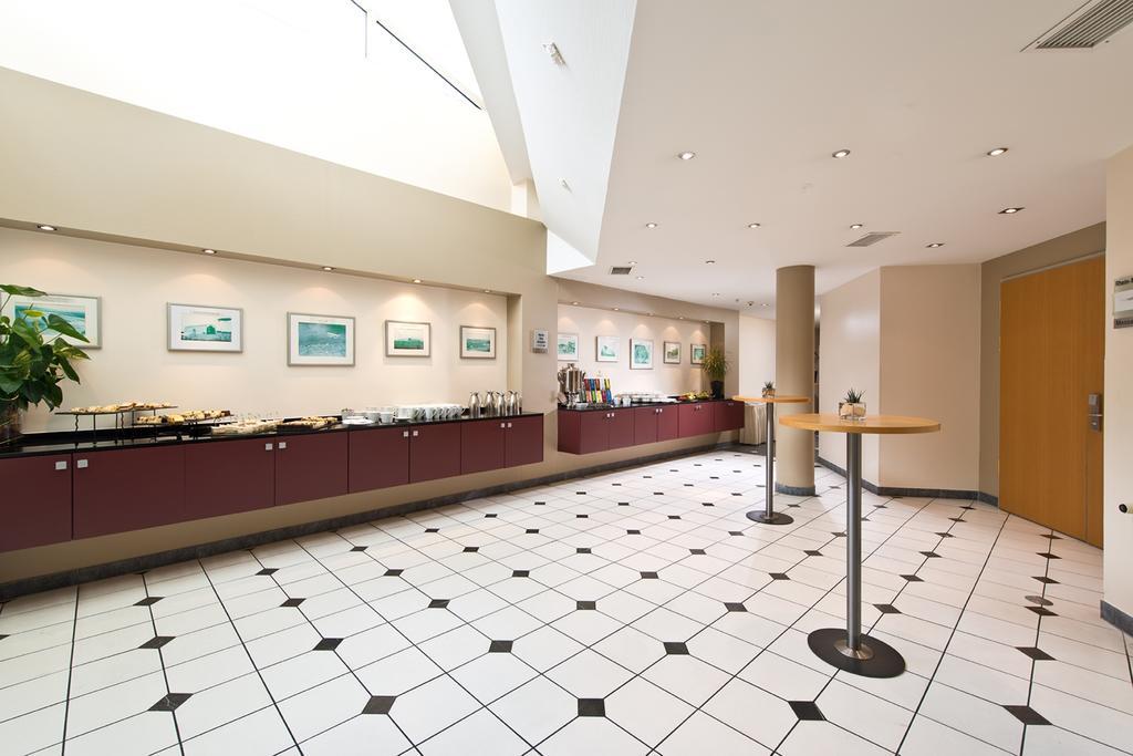 Hotel Leonardo Airport 4*