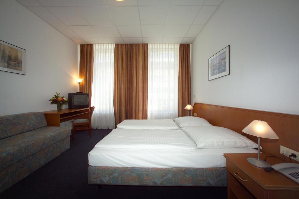 Lumen Am Hauptbahnhof Hotel 3*