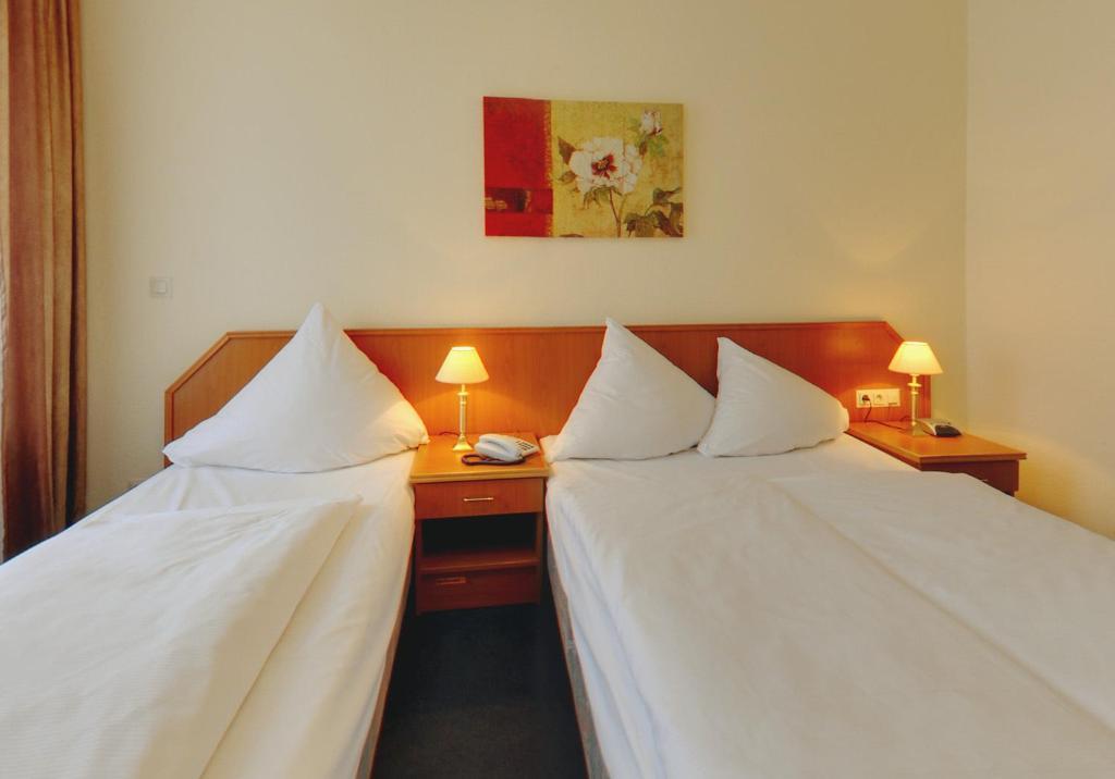 Lumen Am Hauptbahnhof 3*