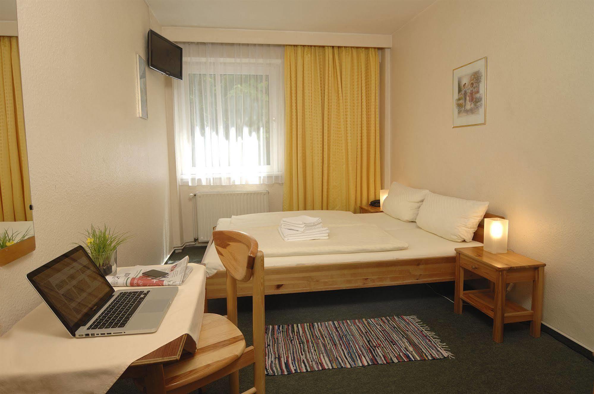 Auto-parkhotel St Pauli 2*