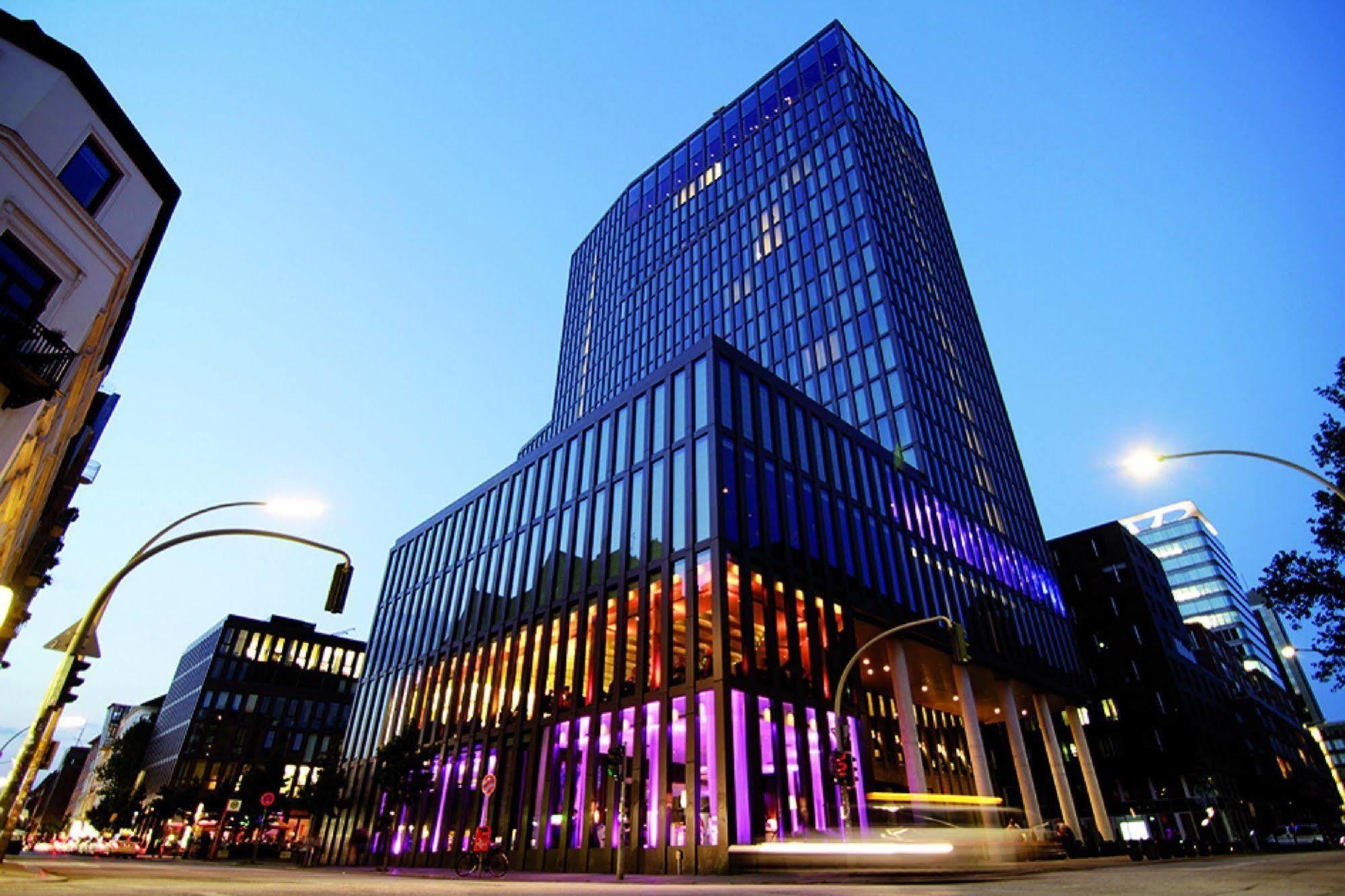 Empire Riverside 4*