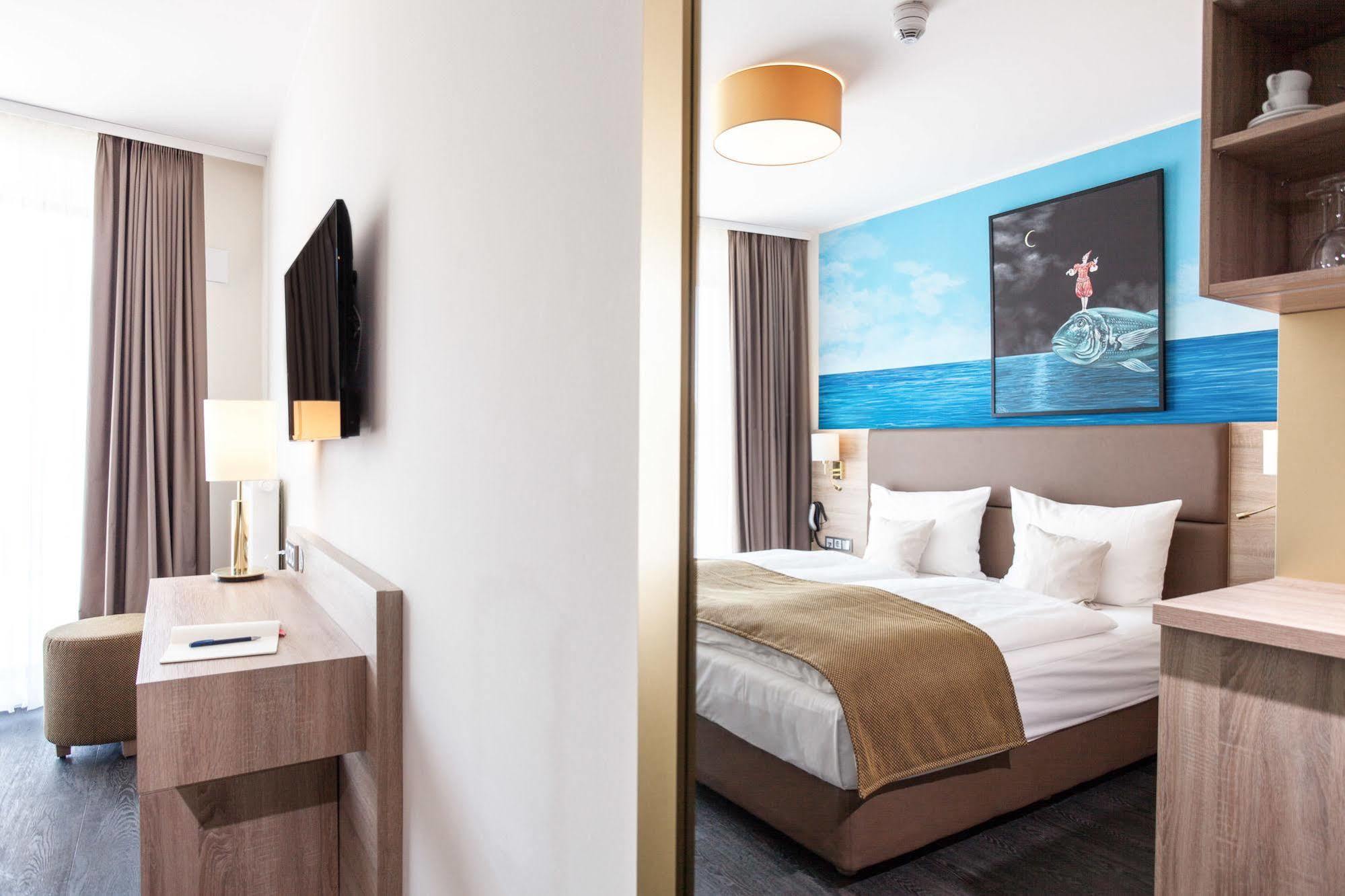 Hotel Stay! Boardinghouse
