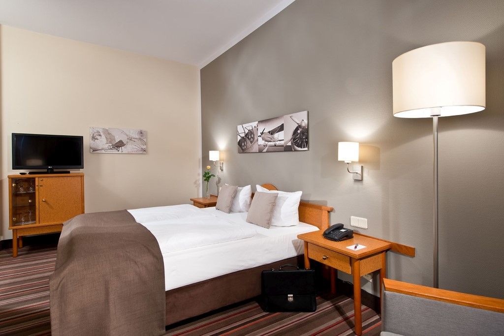 Leonardo Airport Hotel 4*