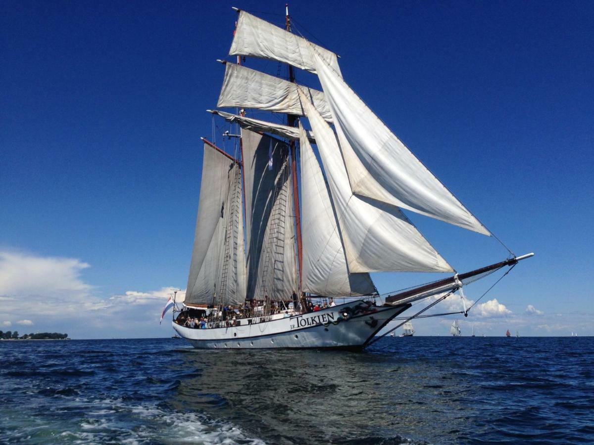 Segelschiff J.r. Tolkien Botel Hamburgo