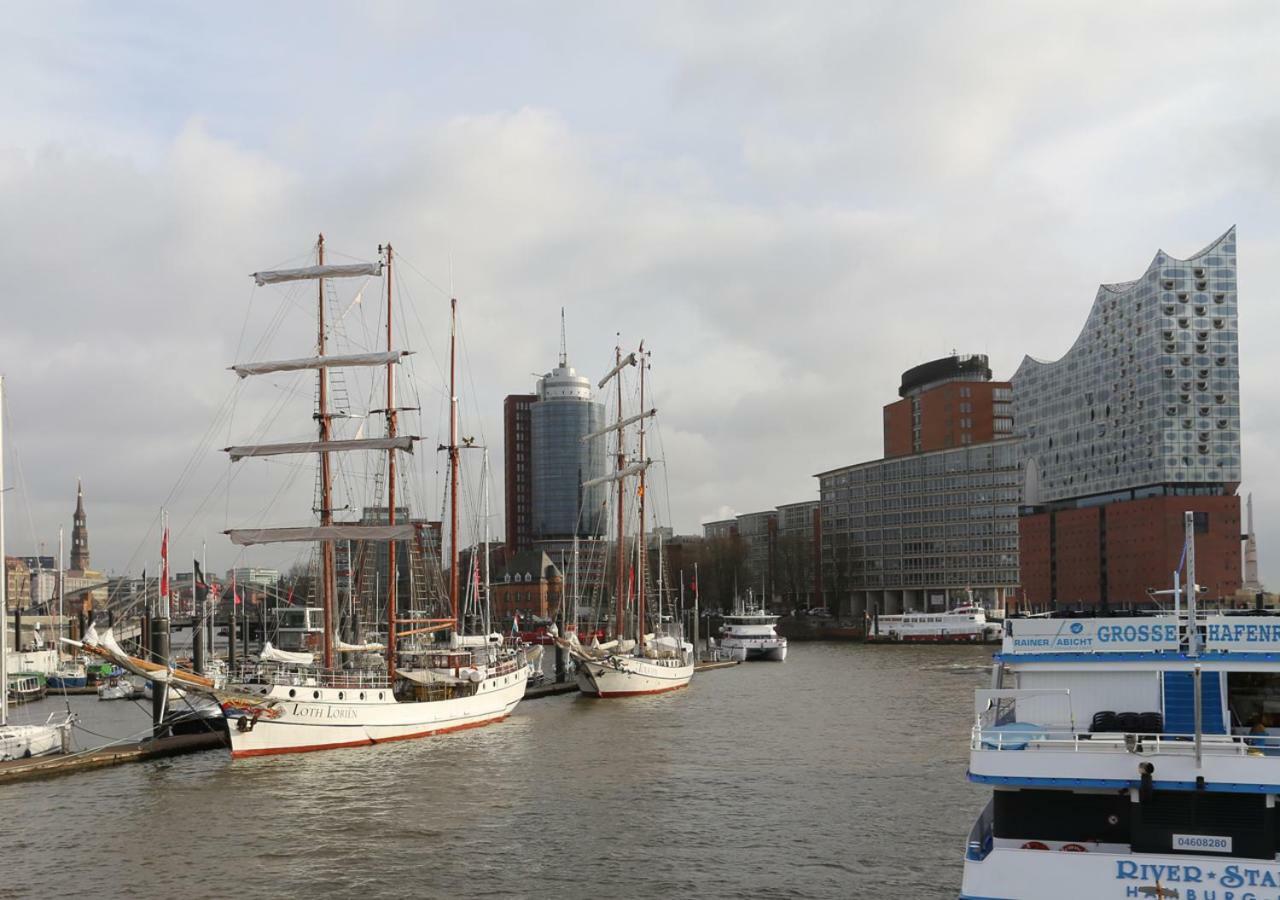 Segelschiff J.r. Tolkien Botel Hamburgo