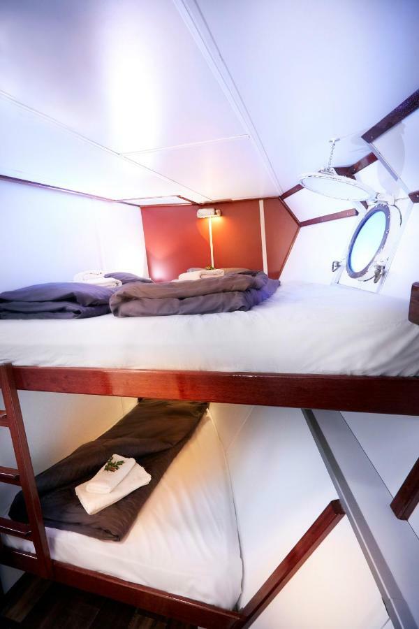 Segelschiff J.r. Tolkien Botel Hamburgo