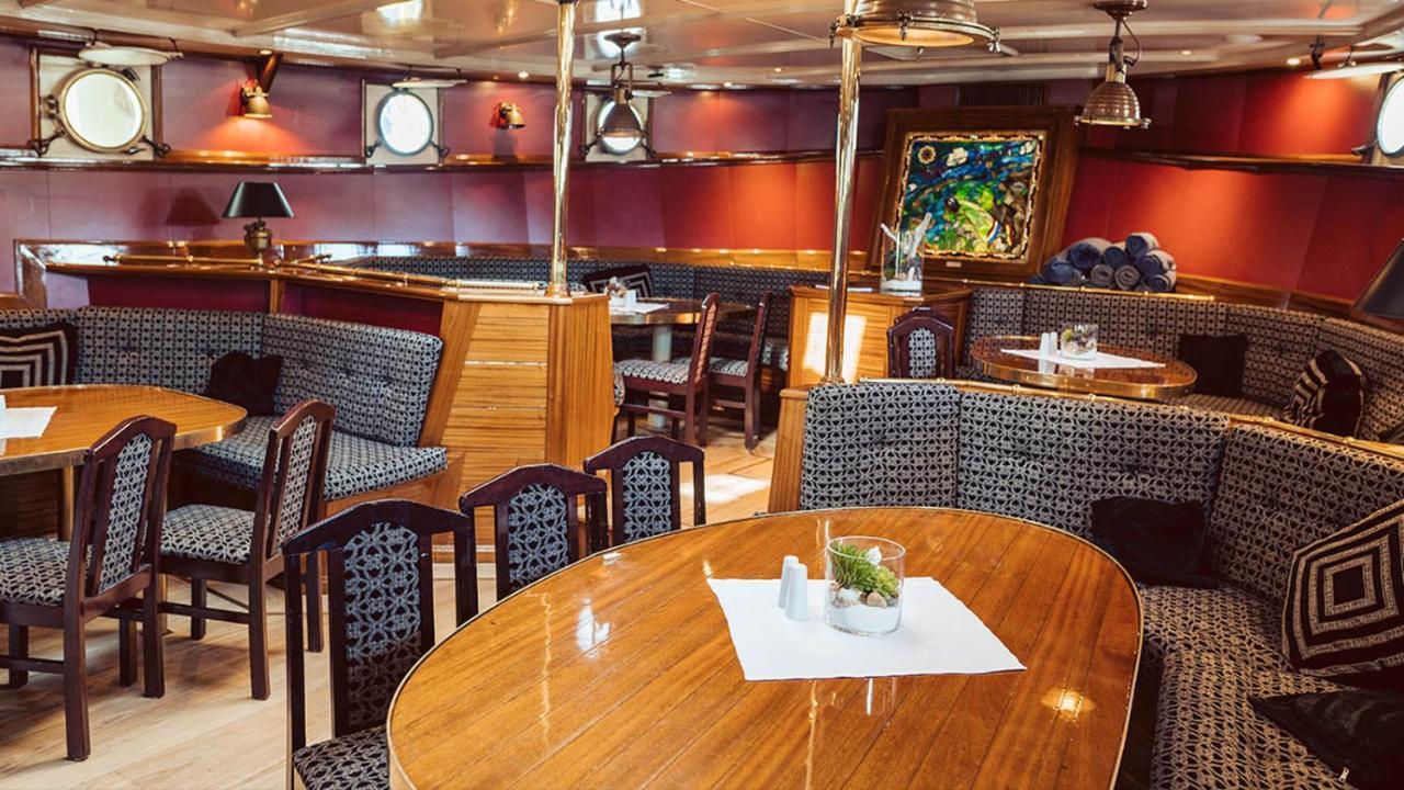 Botel Segelschiff Mare Frisium